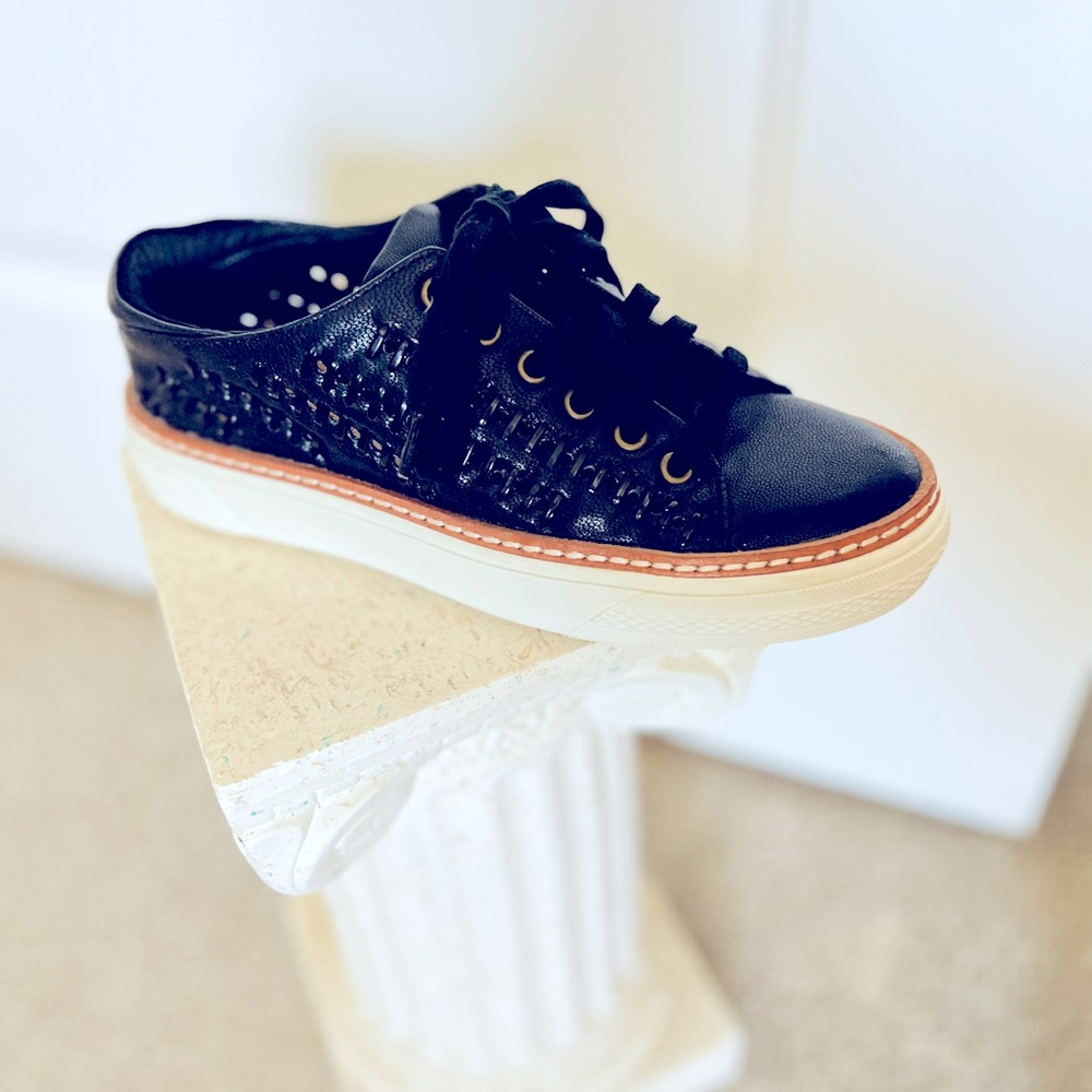 Delman leather sneasker Size 6